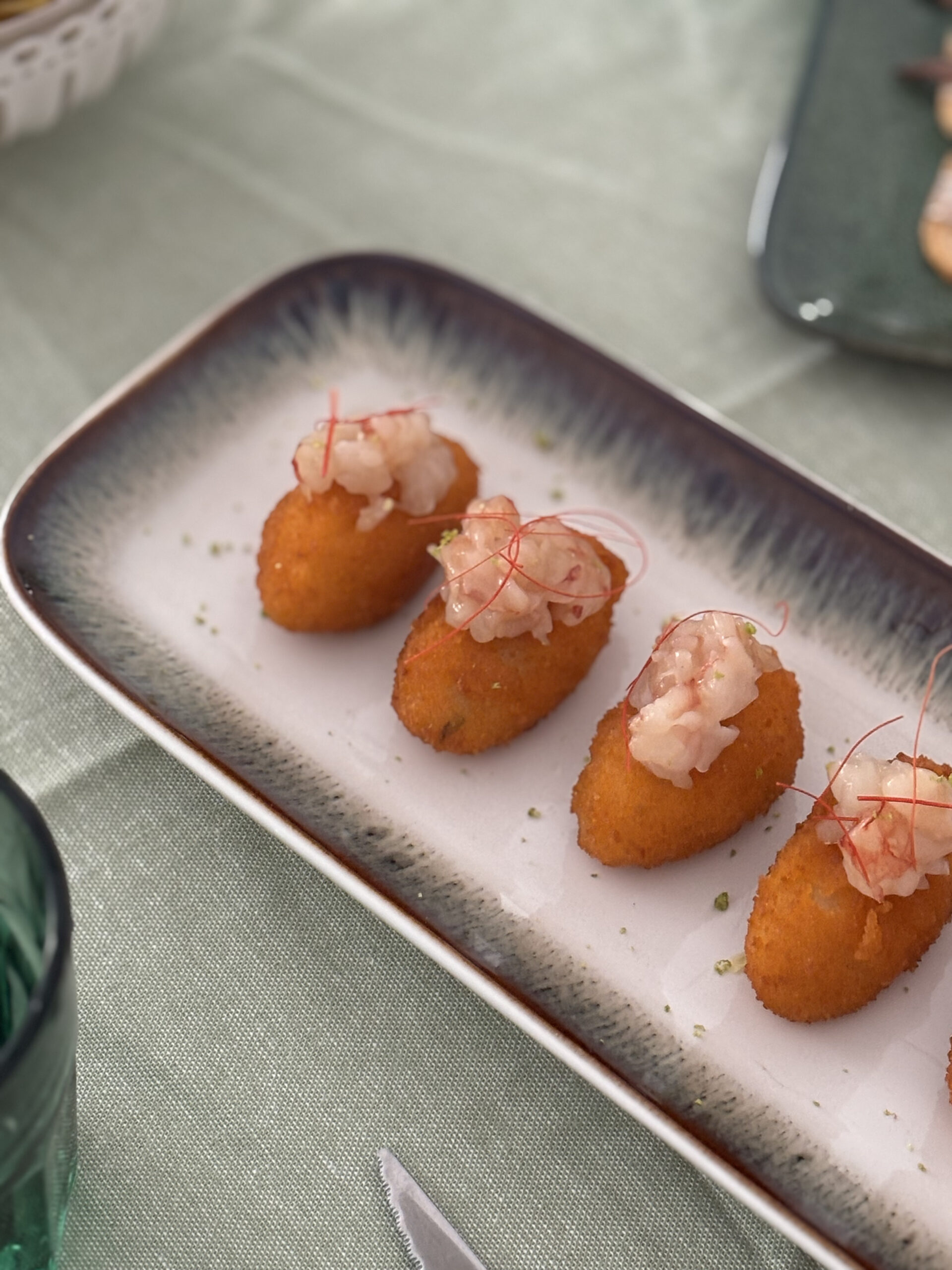 Recetas fáciles, deliciosas. Croquetas de bacalao con tartar de gamba